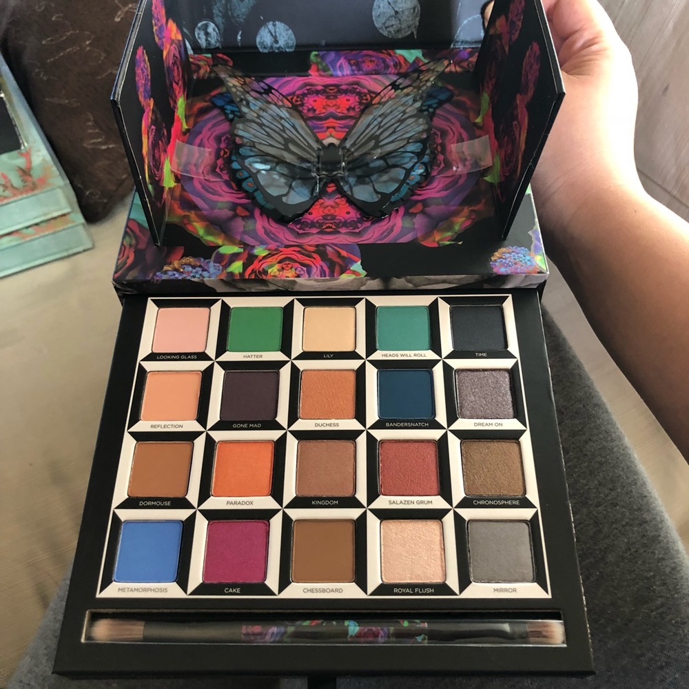 Urban Decay Alice Thru the Looking Glass palette